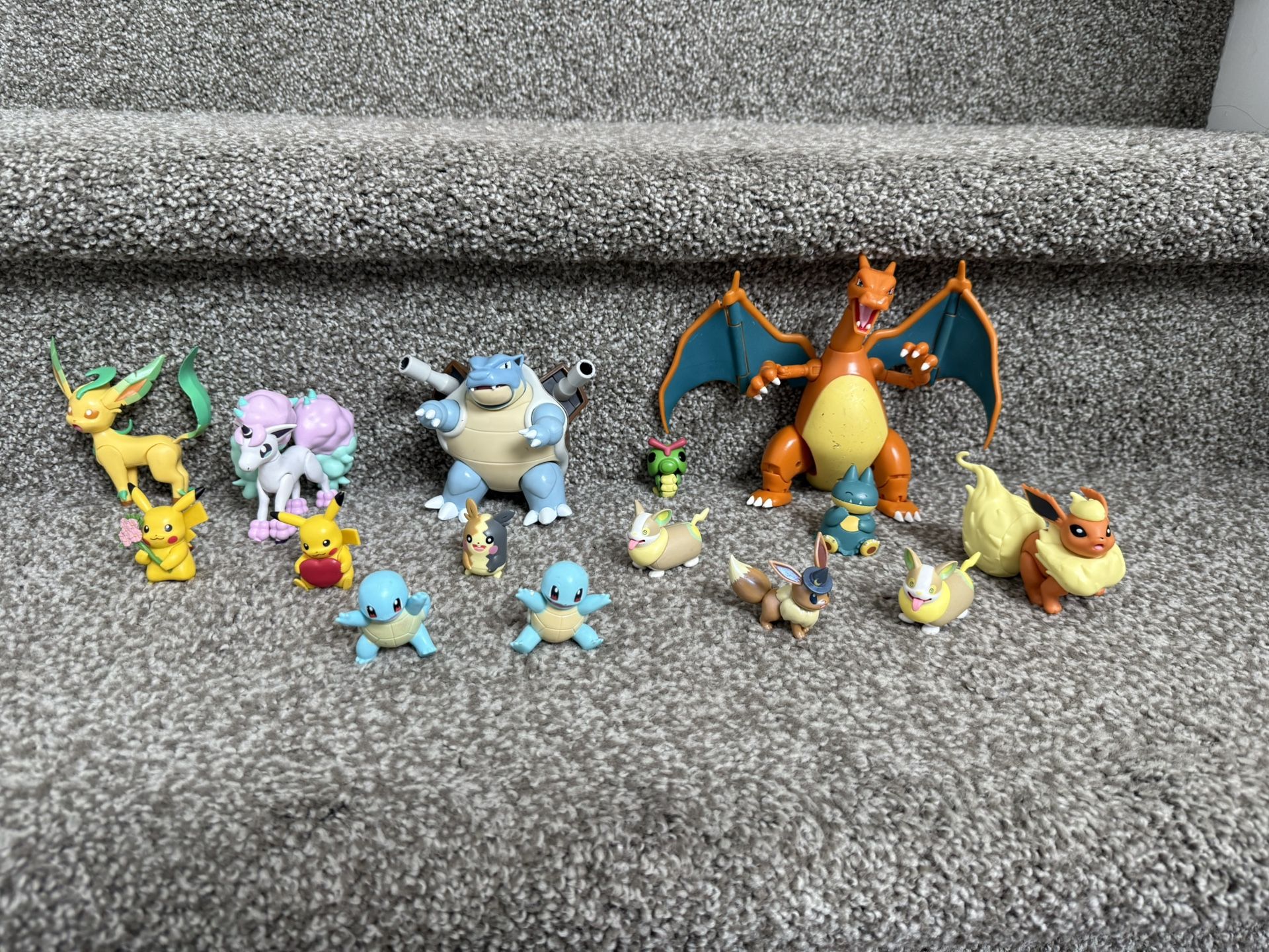 Lot Pokémon Figures