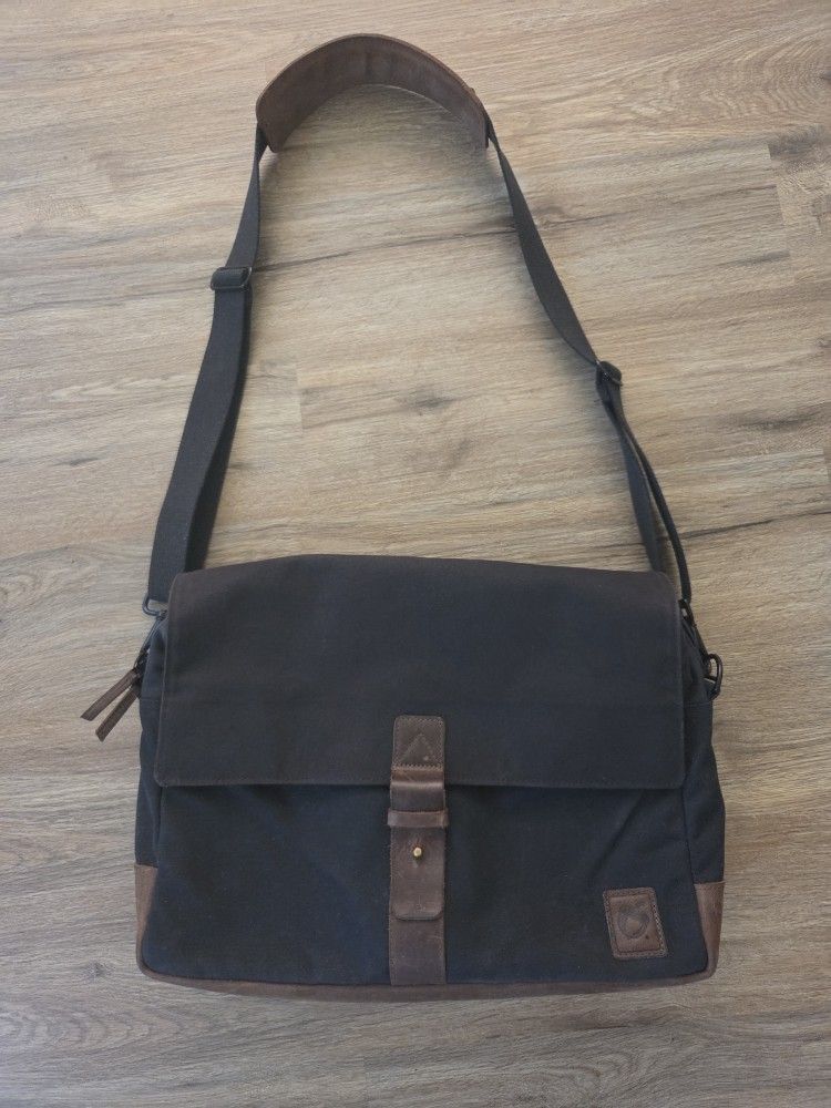 NutSac Muy Grande Waxed Canvas Messenger Bag