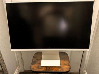 Samsung M80C 32” Smart Monitor – 4K UHD | Tizen OS | Very Good Condition