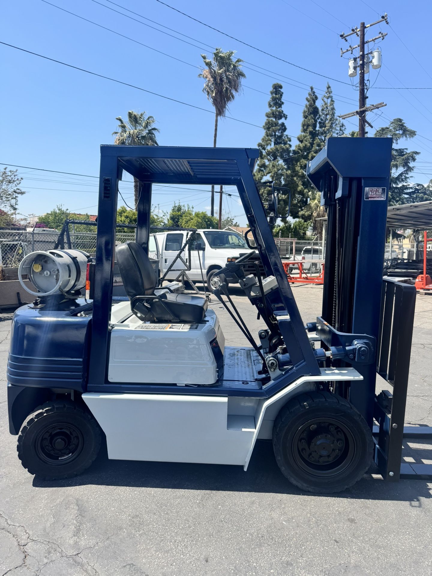 KOMATSU ALL TERRAIN PROPANE FORKLIFT