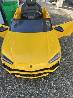 12V Lamborghini Urus Kids Ride-On Car - Electric Motorized Vehicle
