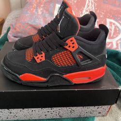 Jordan 4 Thunders 