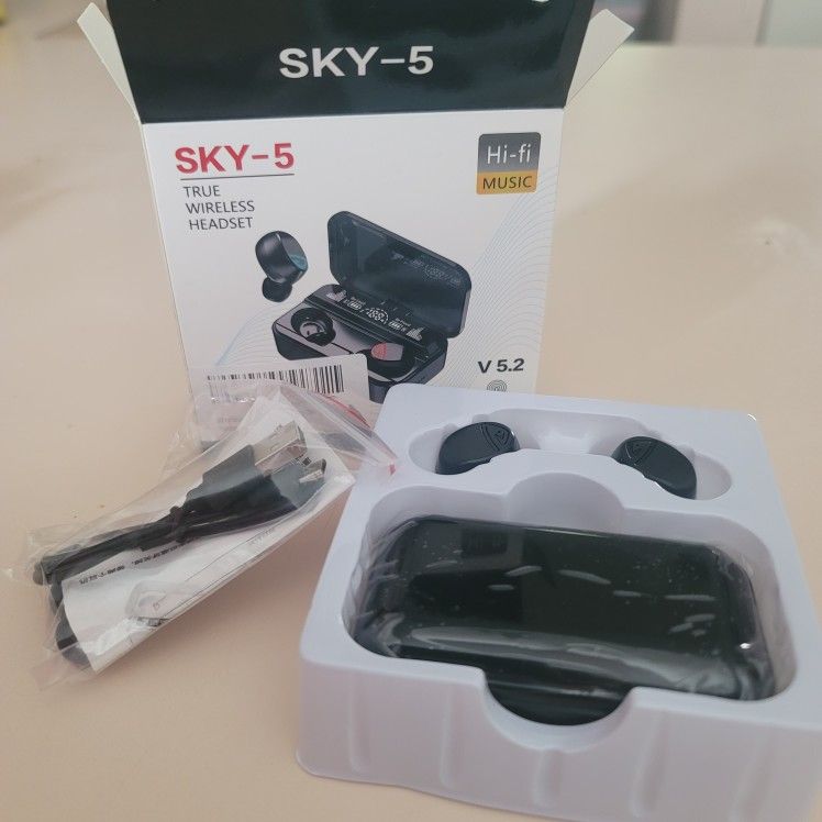 Earbuds Bluetooth Brand New