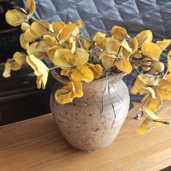 Decorative vase n flowers