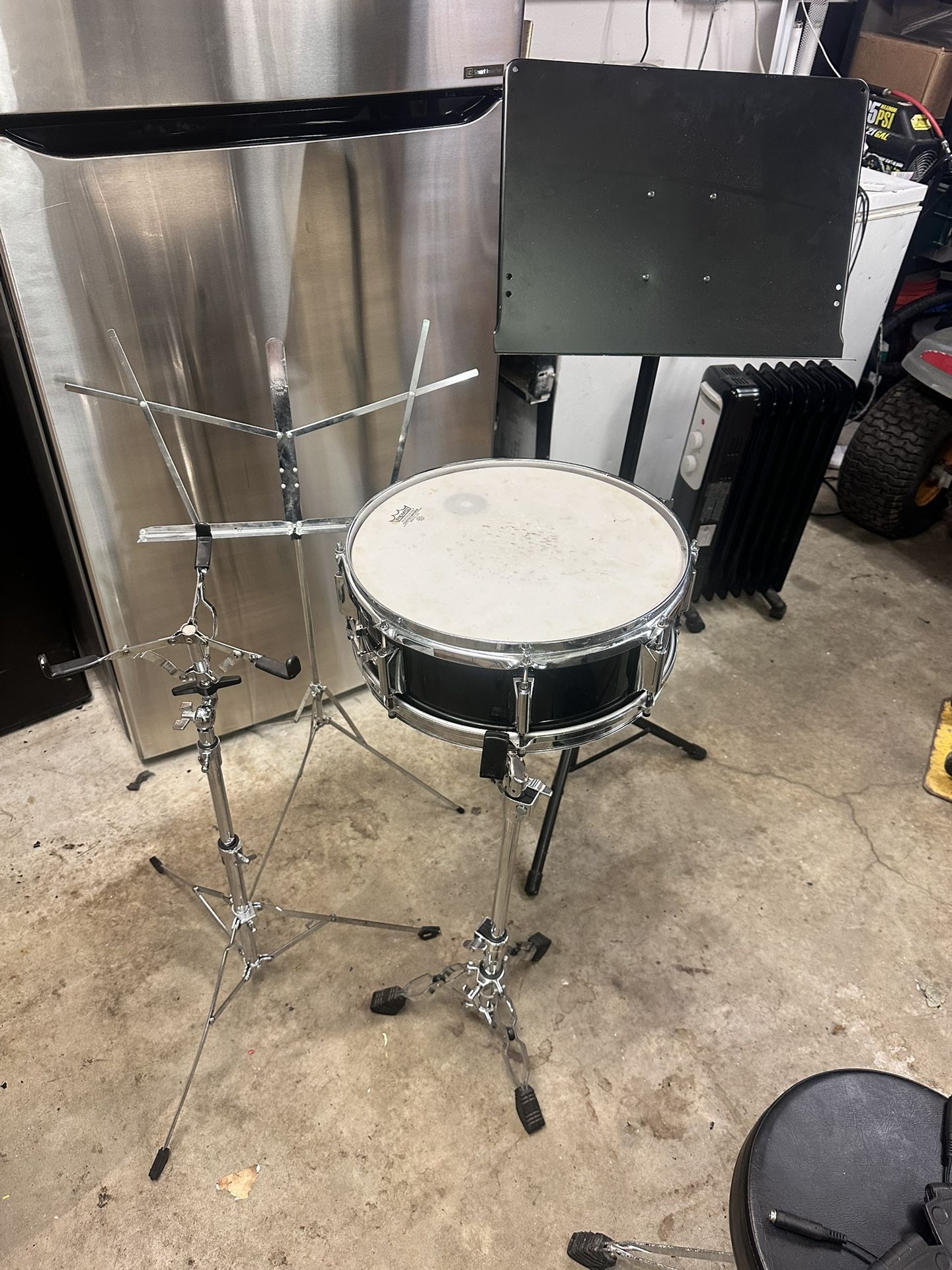 Pearl one piece 14x5.5” maple snare drum in piano black