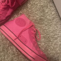 LOWERED PRICEPink Converse Contrast High Tops