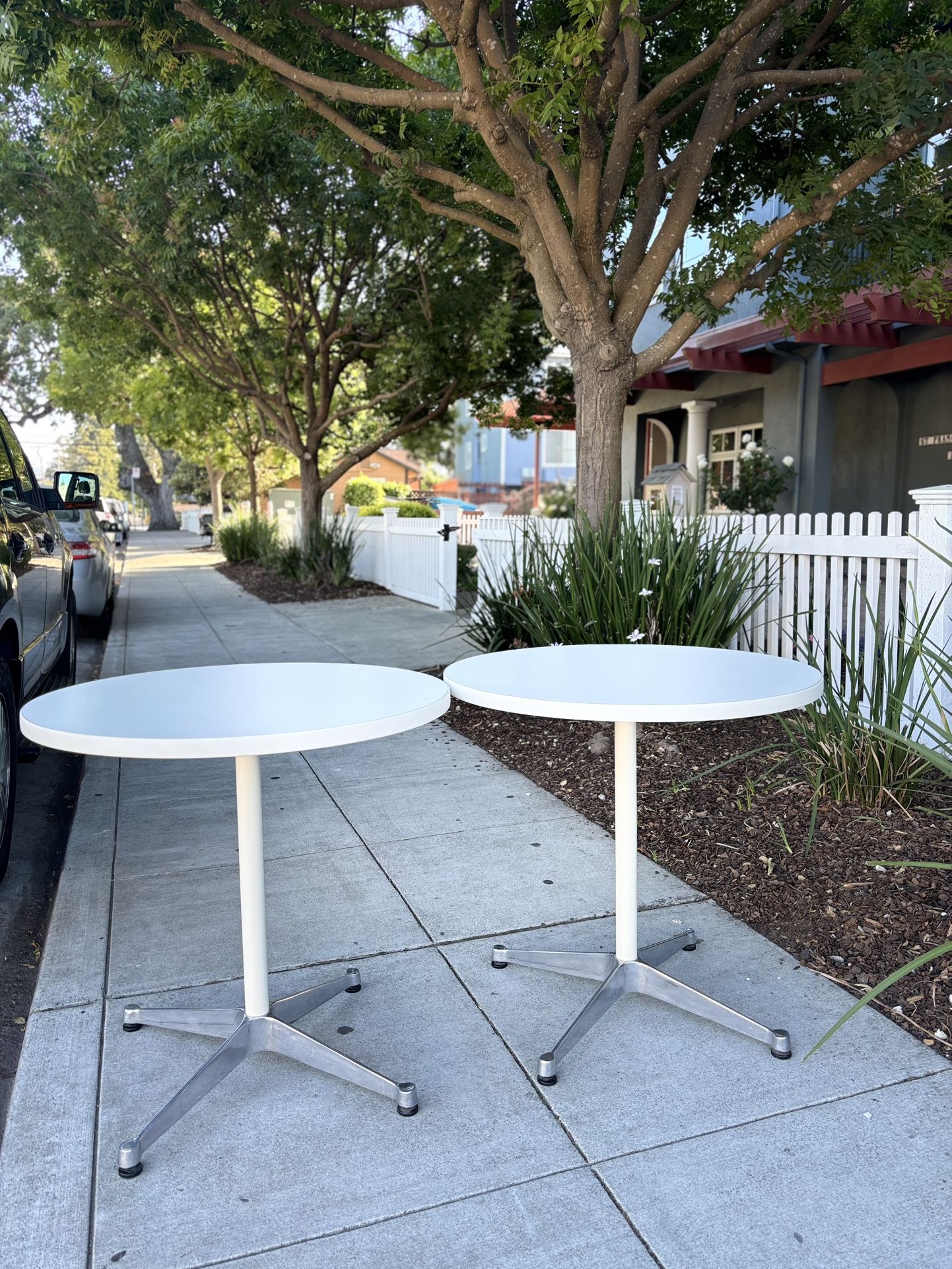 🥂🍷 Eames Tables 🧊🍾