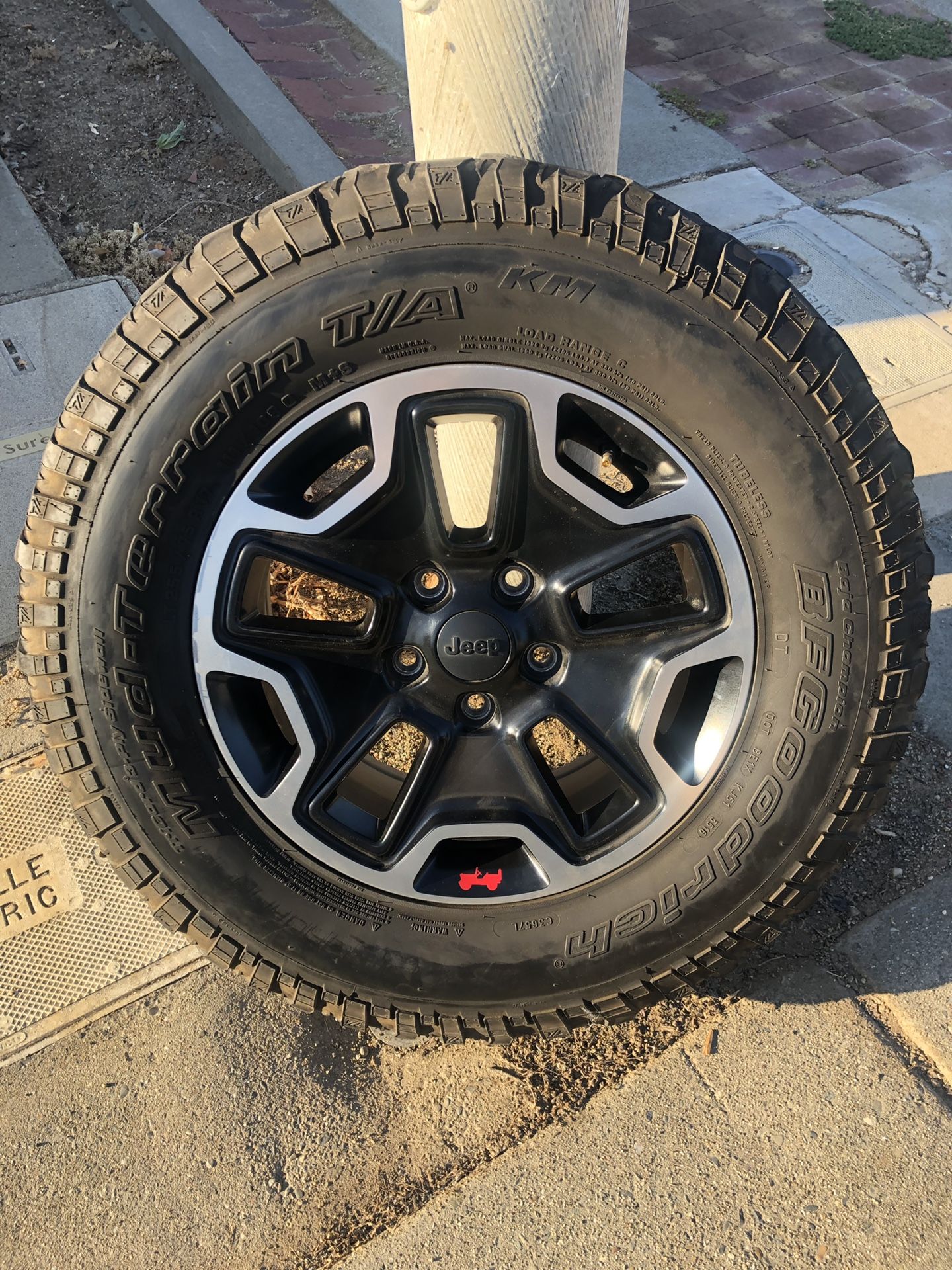Mud-Terrain Tires / Jeep Wheels