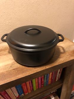 Cast iron Dutch oven pot