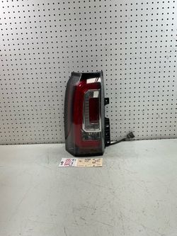 2015 2020 GMC YUKON XLE SLT DENALI LEFT SIDE TAIL LIGHT OEM