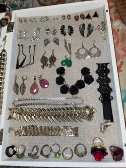 Aretes Collares Y Anillos