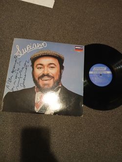 Luciano Pavoratti Autographed Record Excellent Condition