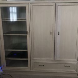 CABINET LIKE NEW FOR YOUR TV FOR SALE NOW/MINT FLOWLES!!WHITE WASH OAK