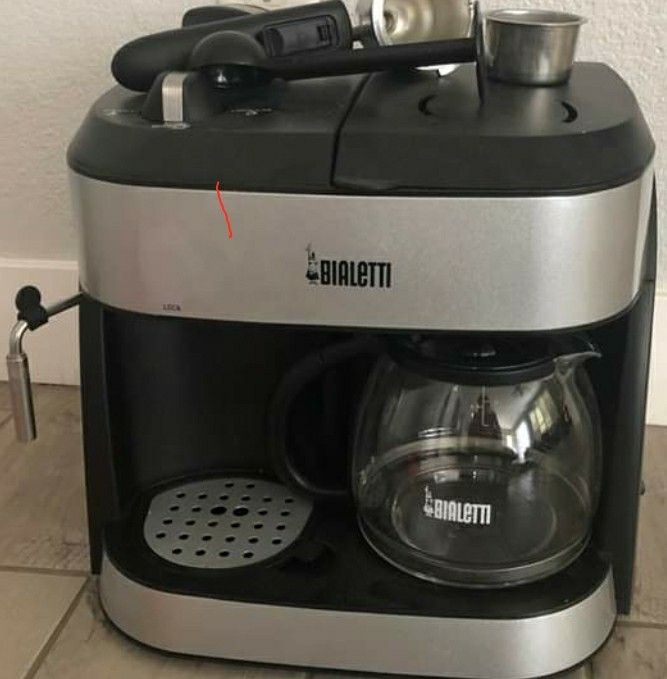 Coffe maker with milk frother