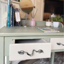 Gorgeous Vintage Vanity/desk 