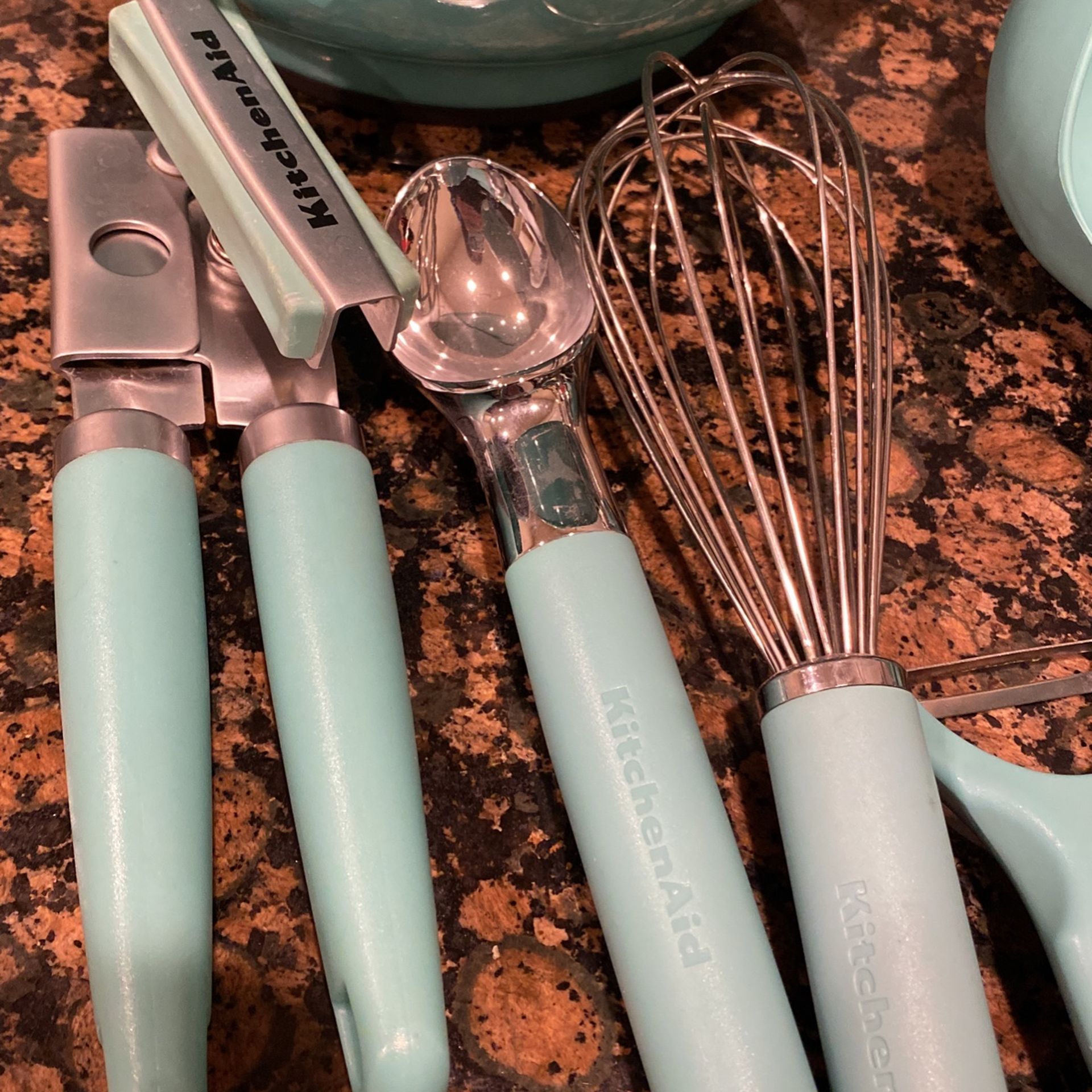 KitchenAid Aqua Kitchen Utensil Bowl Set for Sale in Gardena, CA - OfferUp