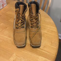 Timberlands Women’s Boots 7.5