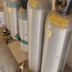 Portable helium tanks