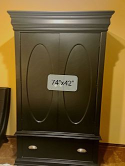 Armoire With Mirrors And 3 Drawers