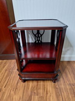 Bombay & Co. Mahogany Side Table — Gorgeous Vintage Look!