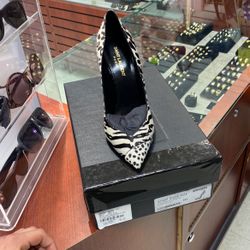 Yves Saint Laurent Era 110cup Toe Pumps