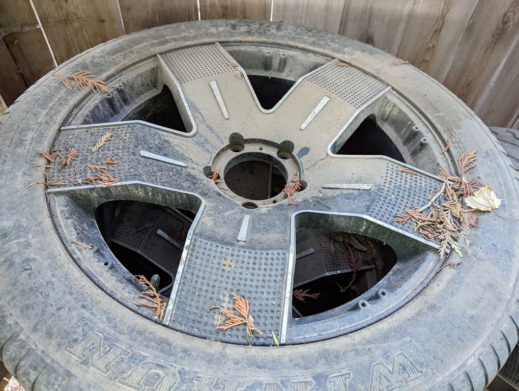 3 Rims 22s 1 Rim No Good No Center Caps
