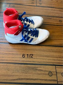 Wrestling shoes