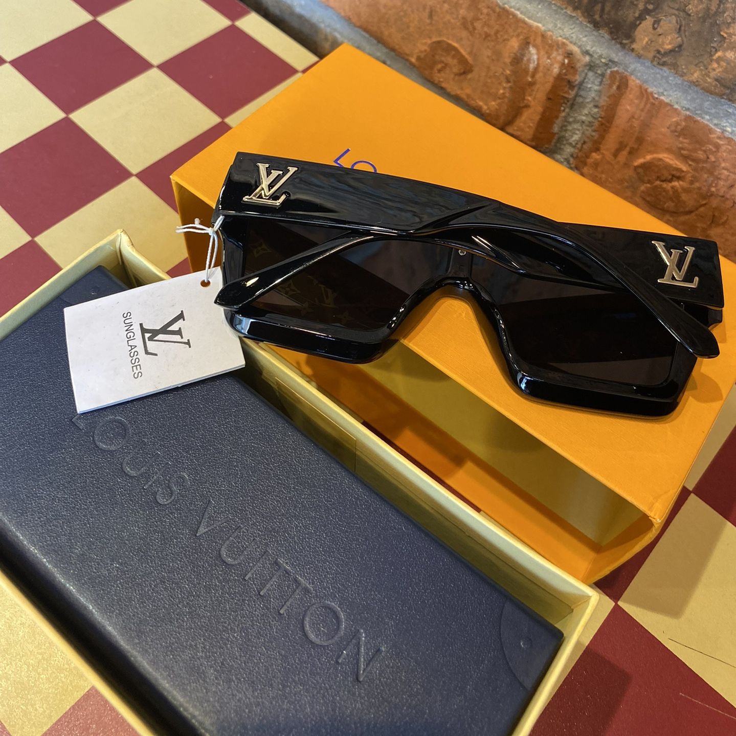 Loui Vuitton Sunglasses for Sale in Parkville, MO - OfferUp