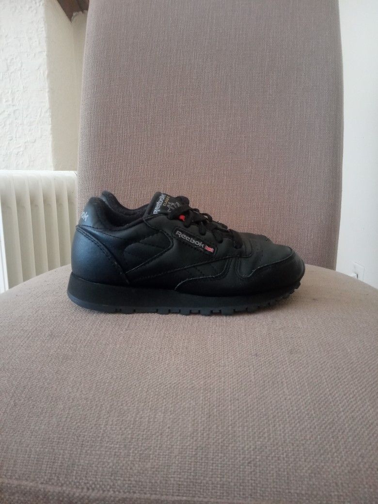 Kids Reebok Black- Size 10.5