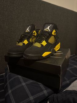 Jordan Retro  4 Thunder Size 8.5