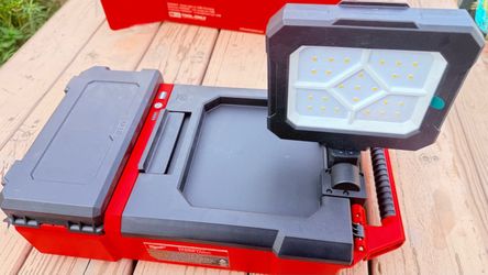 Milwaukee M12 pack out led light
