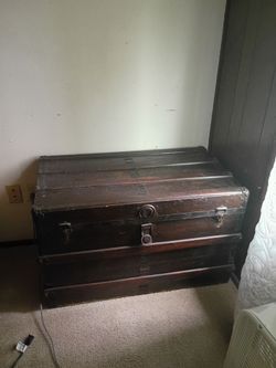 Trunk antique