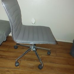 Modern Adjustable Gray Chair New great for office- vanity or gaming chair 