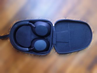 Sony WH-1000XM5 wireless noise canceling headphones black - barely used