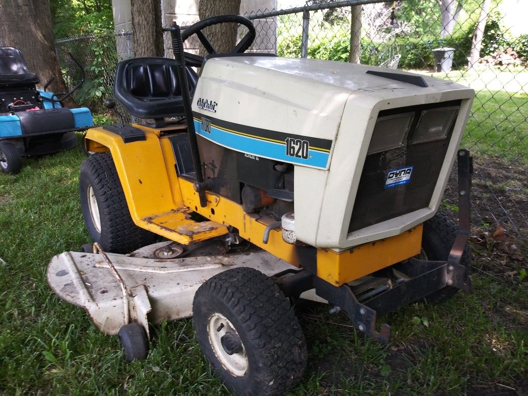 Lawn tractor