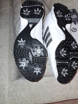 Size 10  men's Golf sneaker with 3 golf gloves