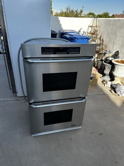 Dacor 30-inch stainless steel double wall oven in good condition