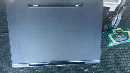 Portable laptop desk