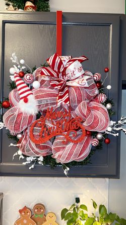 Red and White Christmas Wreath
