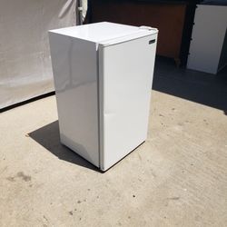 Mini Refrigerator With Freezer 