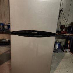 Nice Little Refrigerator 