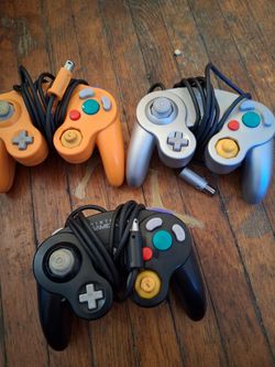 Gamecube controllers lot