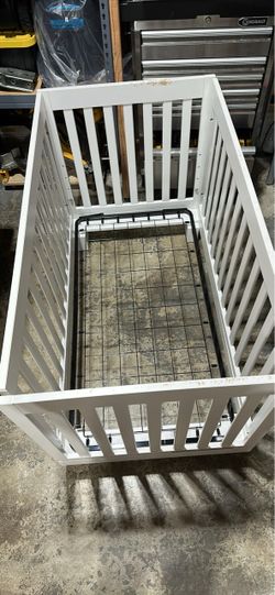 White Wooden Baby Crib with Metal Spring Base
