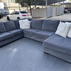 Large Grey Sectional Couch With Chaise Lounge