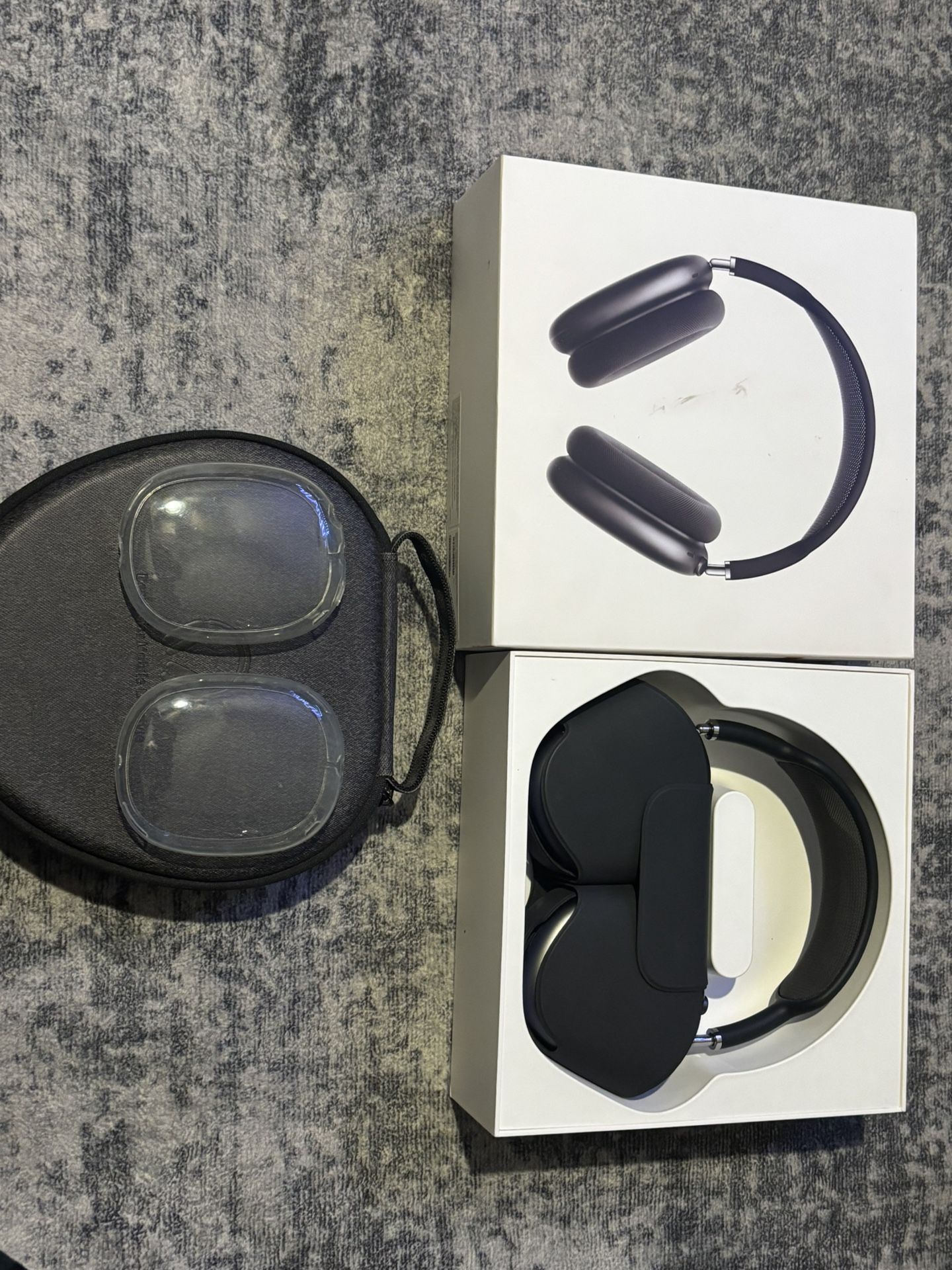 AirPod Maxes 