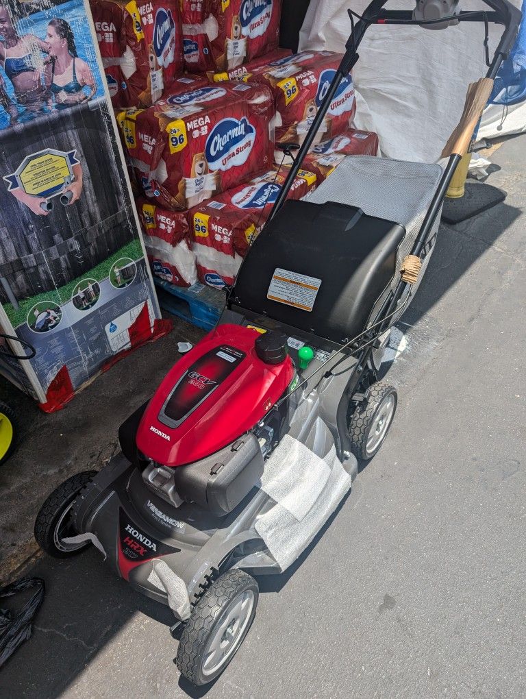 Honda HRX Self-Propelled Lawn Mower with Select Drive, 200cc Honda GVC200 Engine, 21in. Deck, Model# HRX21K6VKAD