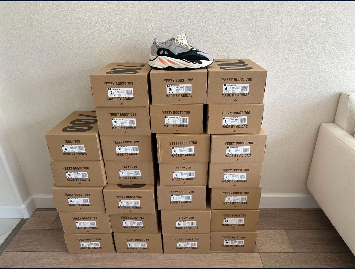 Yeezy WAVERUNNER Brand New DS Authentic