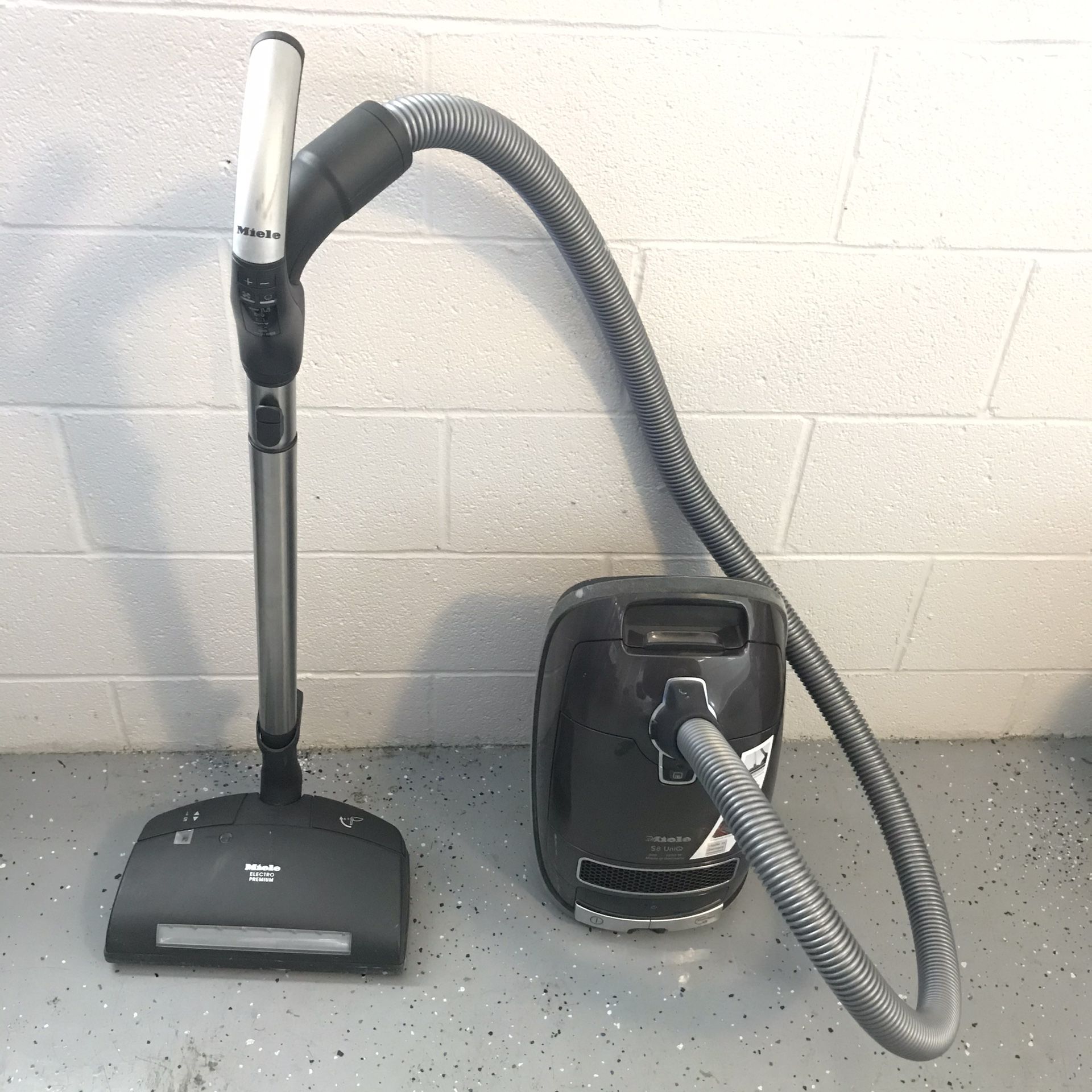 Lightly used Miele S8 S8990 UniQ Canister Vacuum Cleaner for Sale in