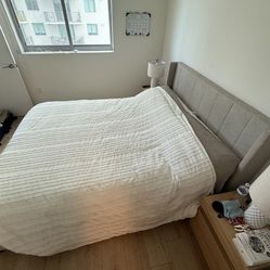 Queen bed frame - Cama queen