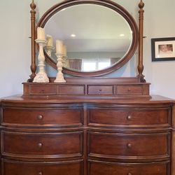Gorgeous Dresser With Built In Mirror 